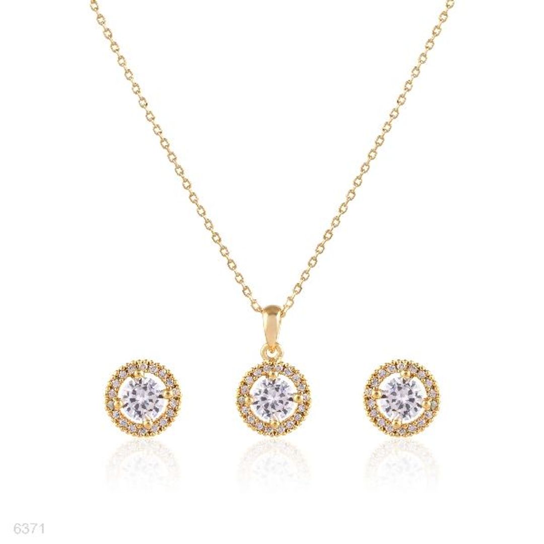 timeless gold solitaire set