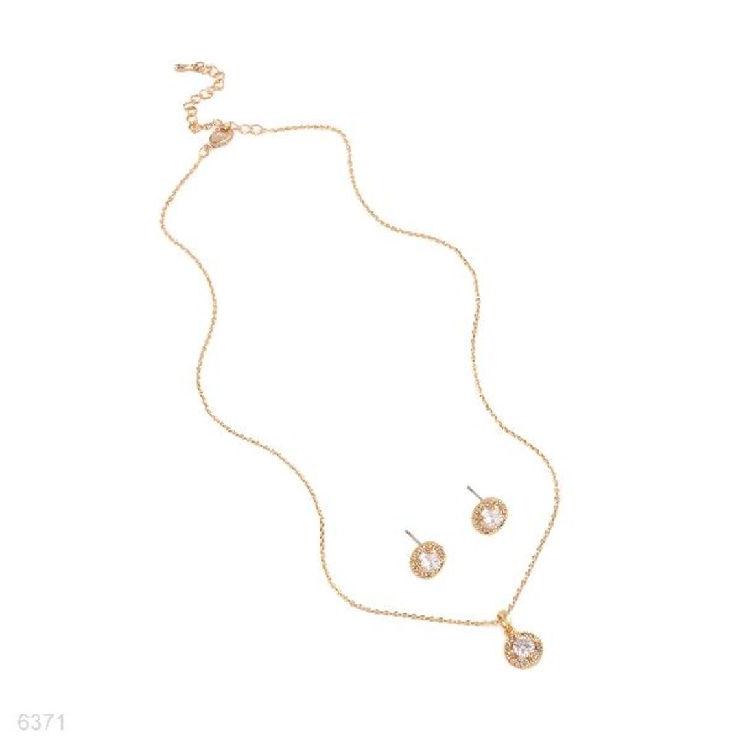 timeless gold solitaire set